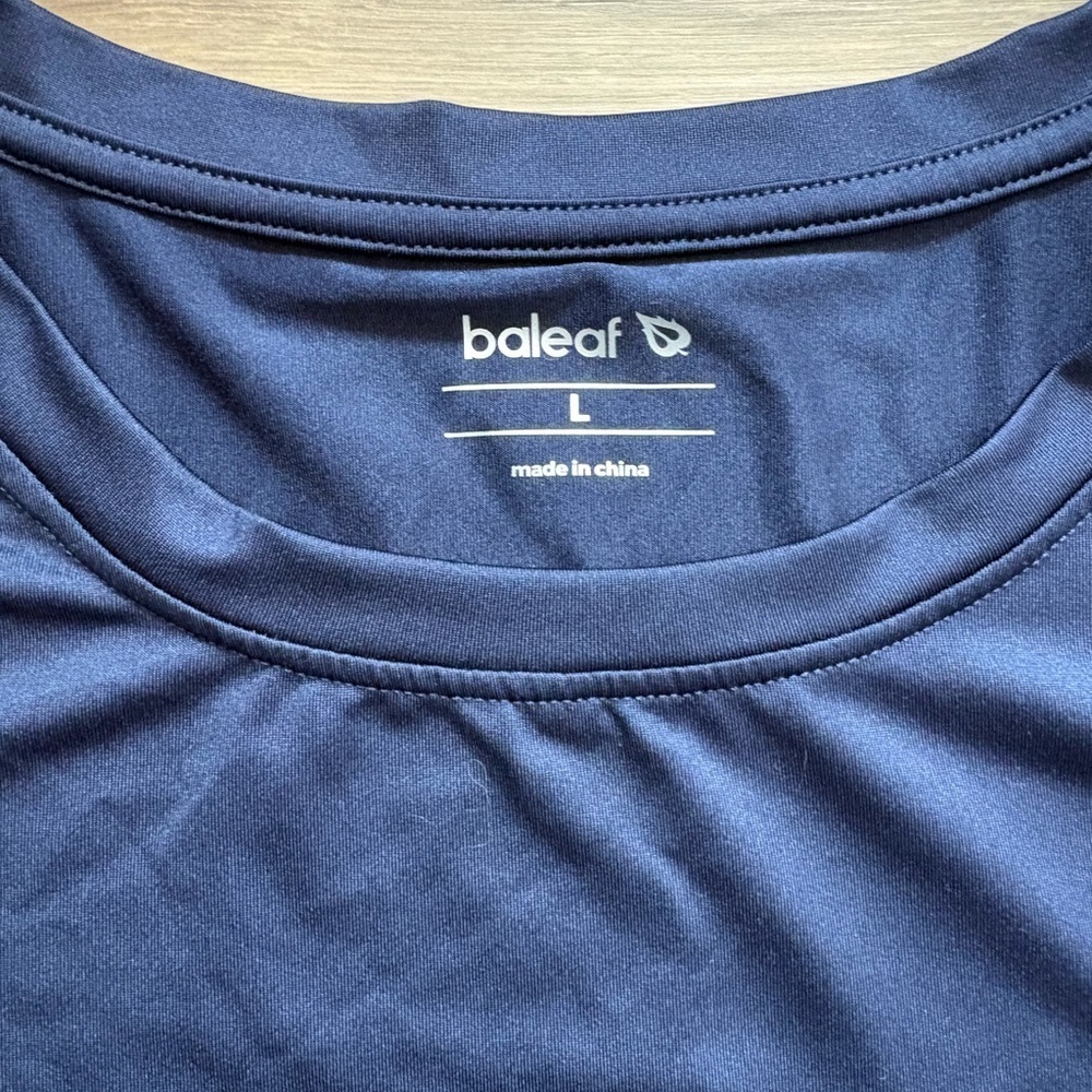 Breathable relaxed Athletic Top in Navy- size L - Picture 3 of 4